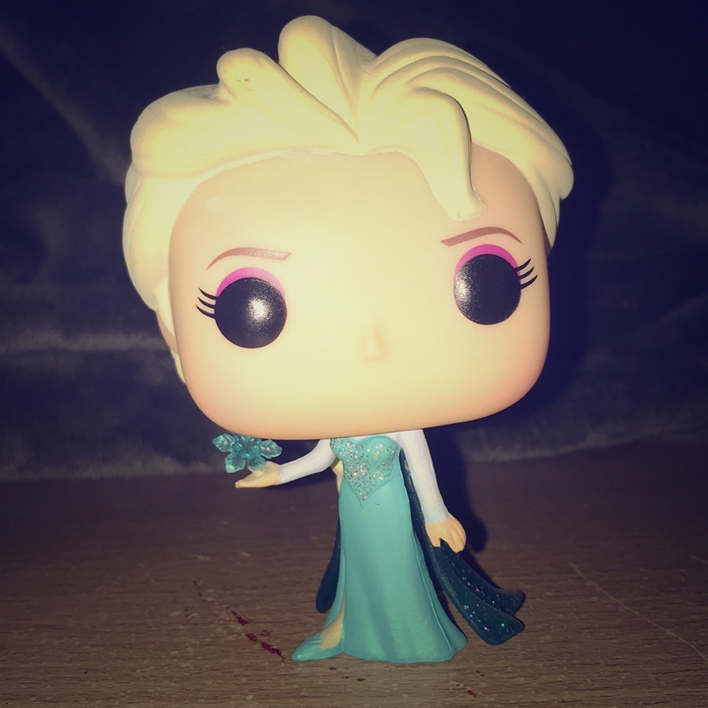 Elsa Pop Figurine